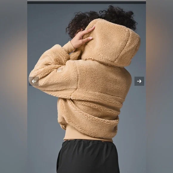 NWOT ALO FOXY SHERPA JACKET CAMEL SIZE SMALL SOLD OUT! - Picture 3 of 12